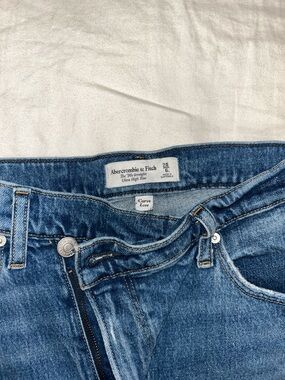Abercrombie & Fitch Curve Love Tall 90’s Straight Ultra High Rise Jeans